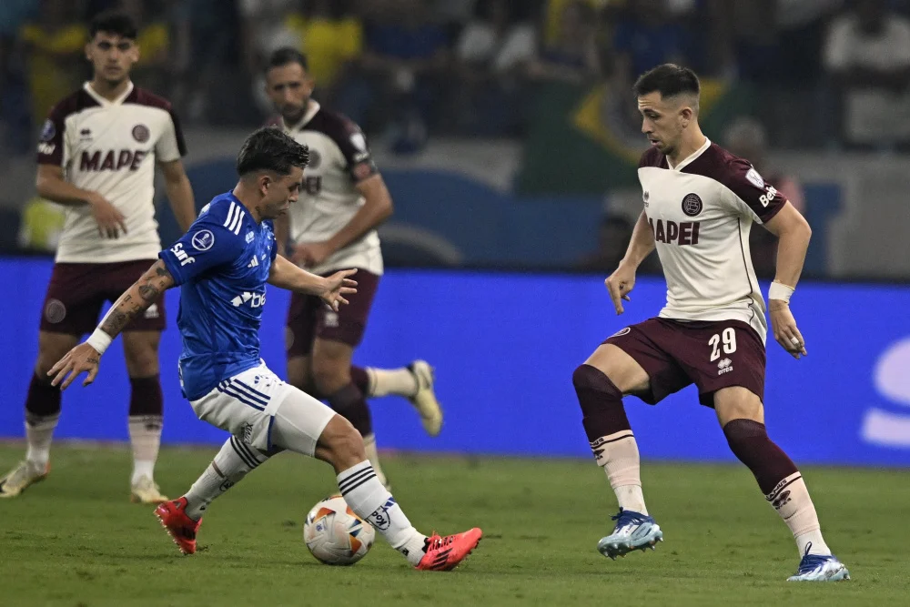 Lanús contra equipos brasileños