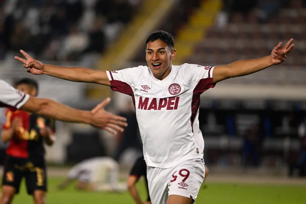 Agustín Medina gol Lanús en Perú