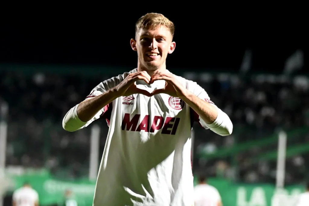 Rodrigo Castillo dos goles ante Sarmiento