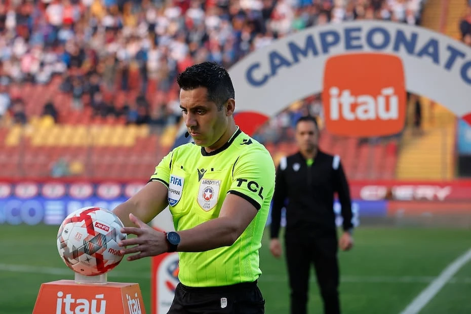 Garay-arbitro-01