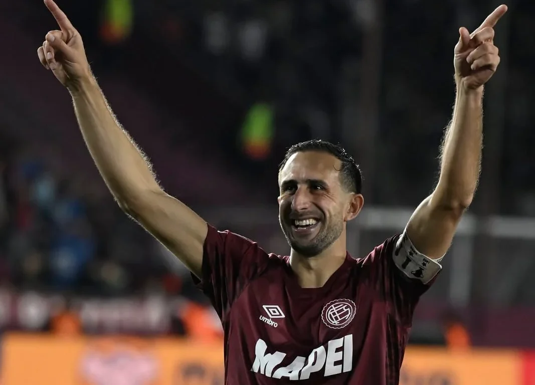Carlos Izquierdos Lanús capitán