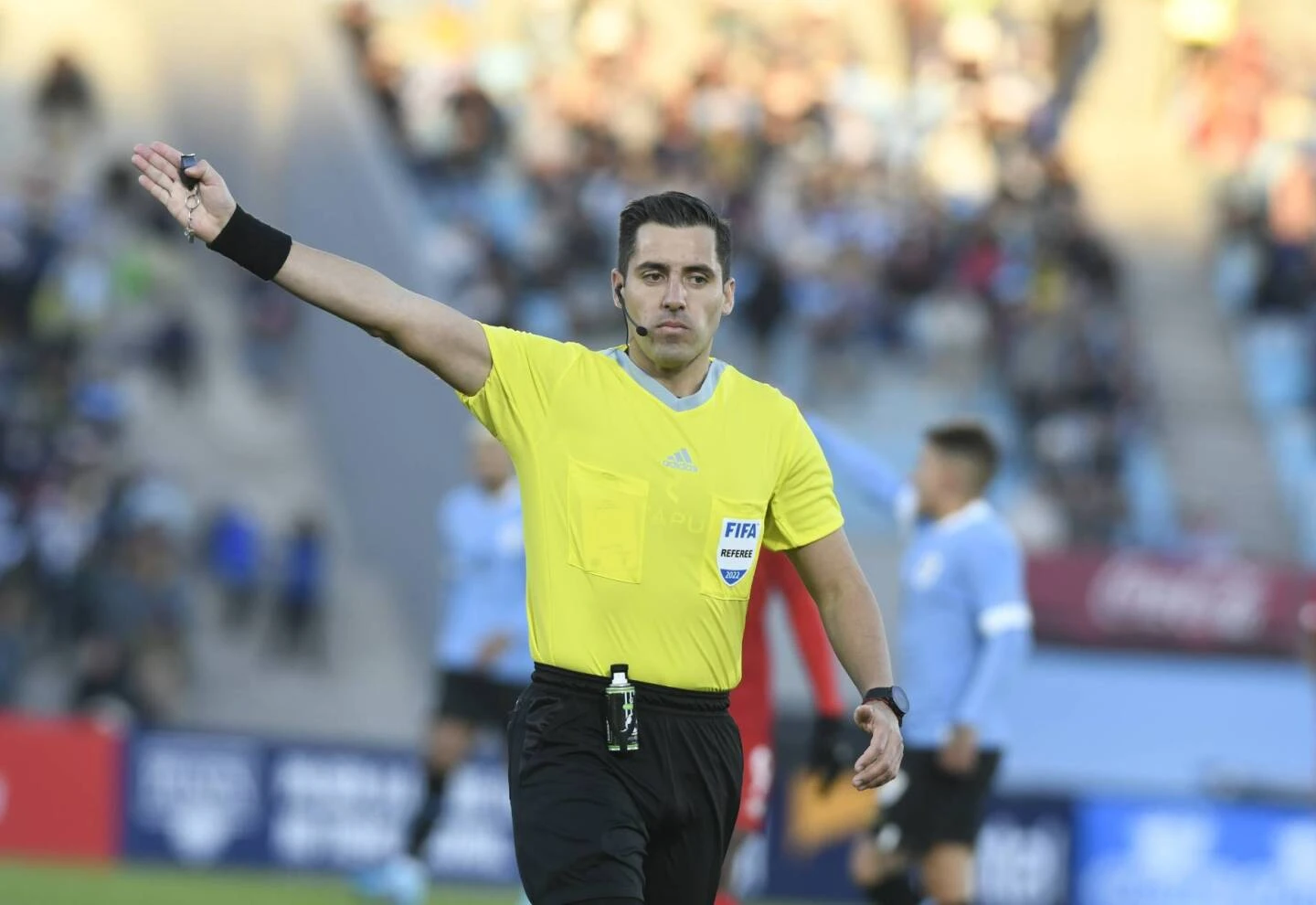 Garay-arbitro-02