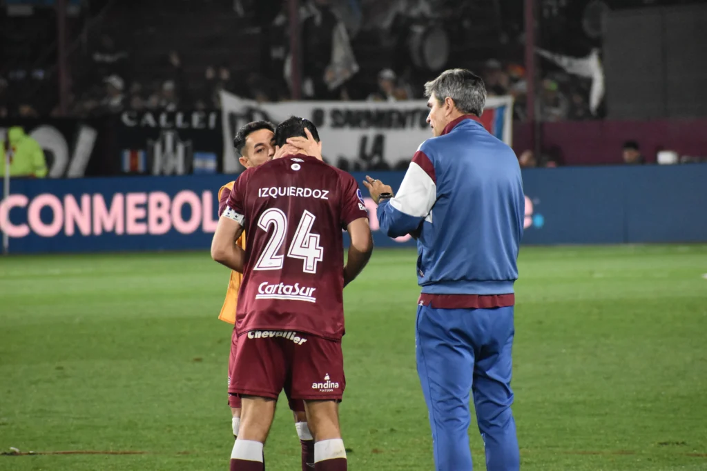 Carlos Izquierdoz con Pellegrino
