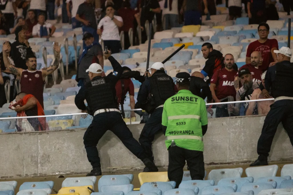 Incidentes policía Fluminense Lanús
