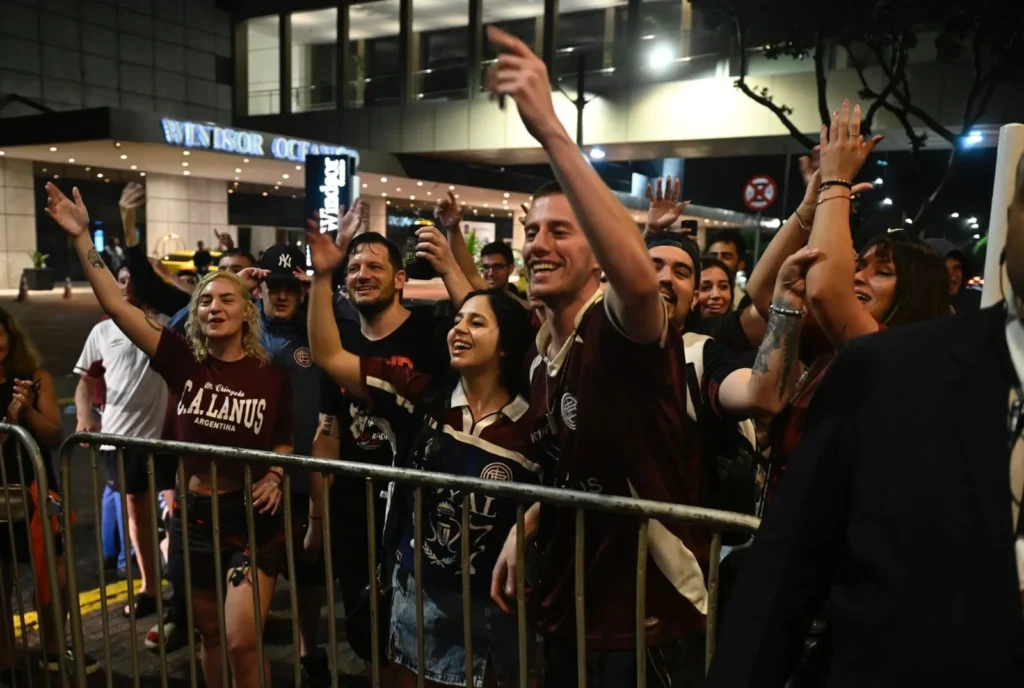 Hinchas en el hotel de Río de Janeiro