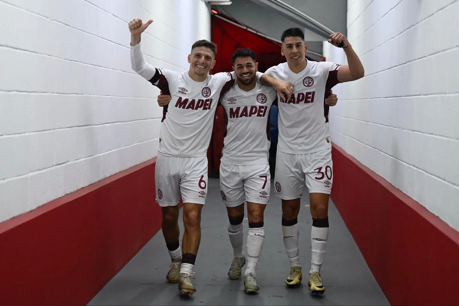 Lautaro Acosta con Marcich y Cardozo