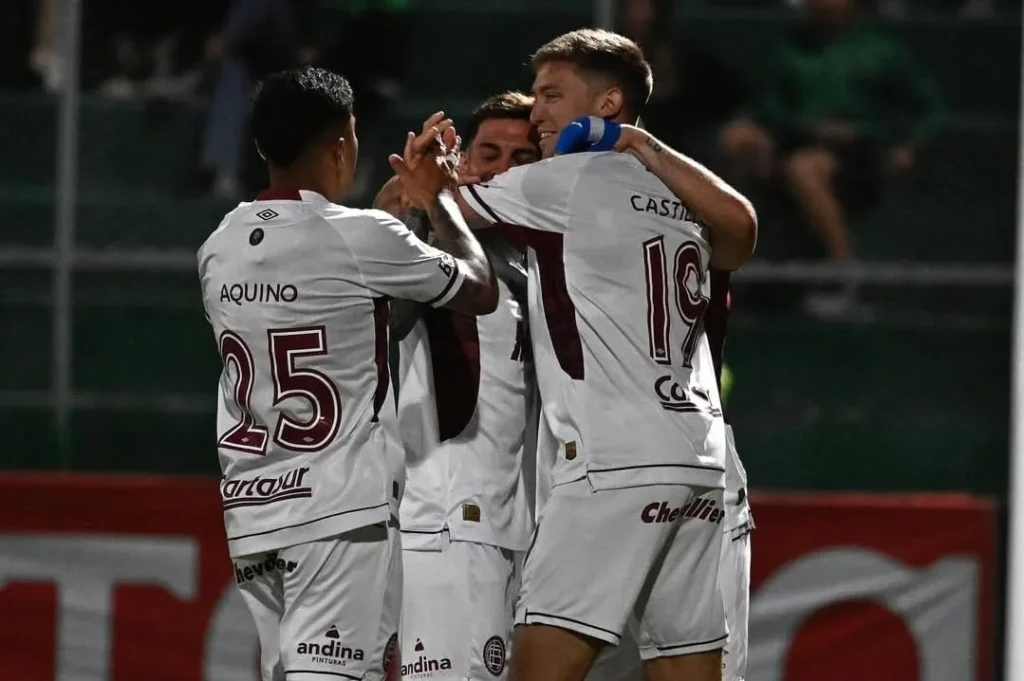 Festejo de gol en San Juan