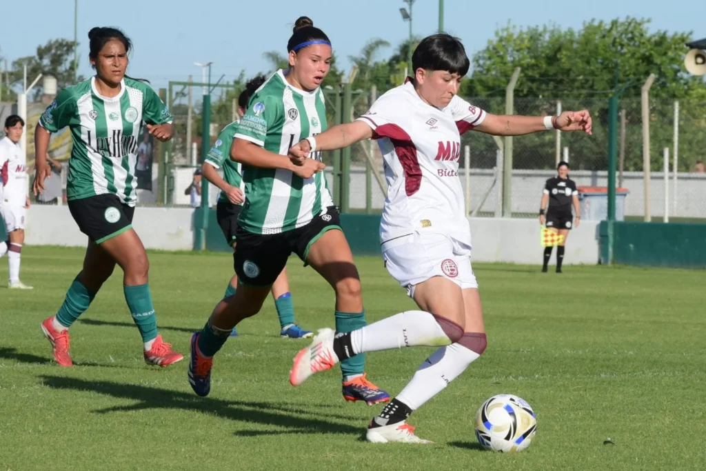 Fútbol femenino vs. Camioneros