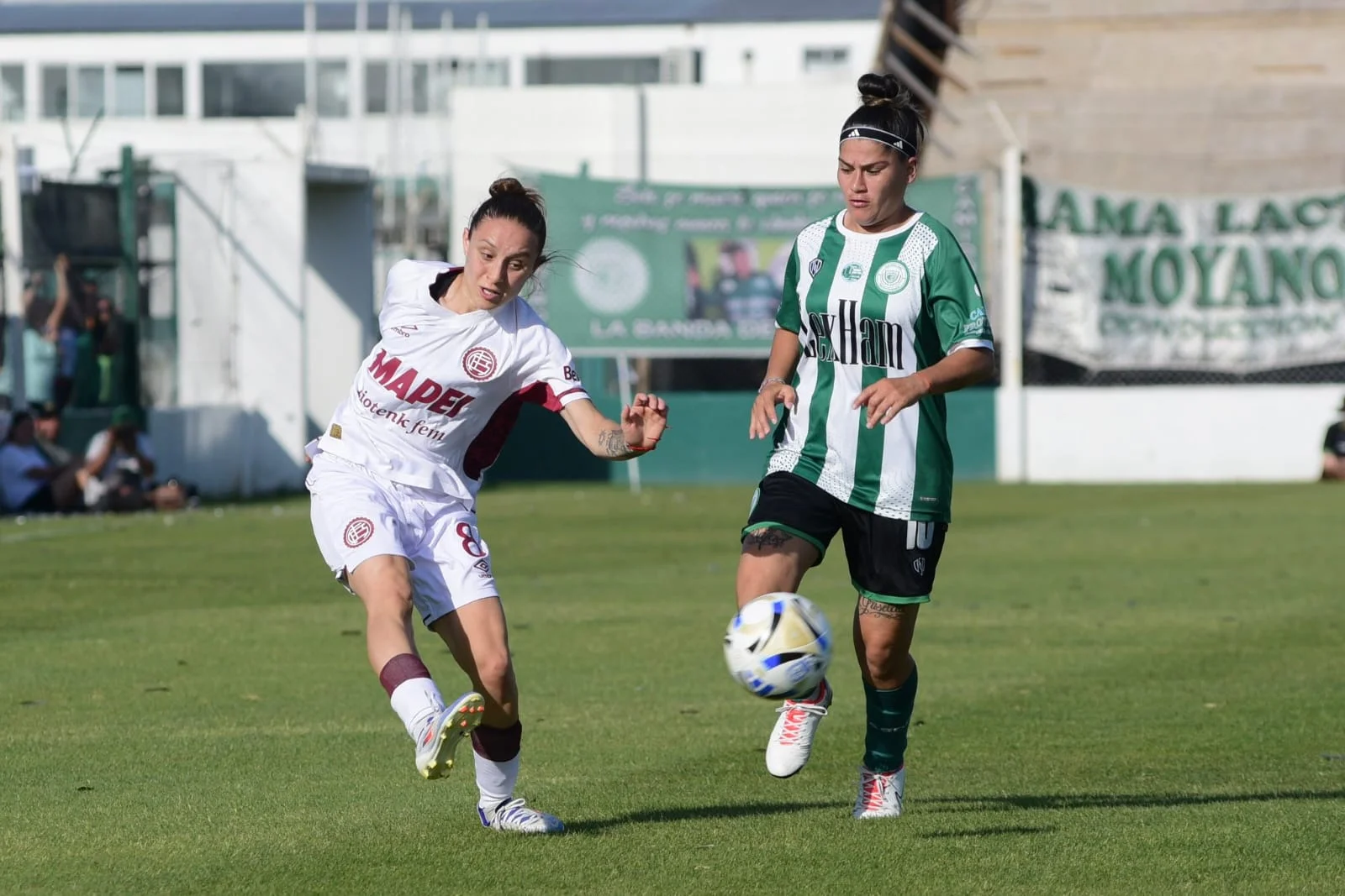 Fútbol femenino vs. Camioneros