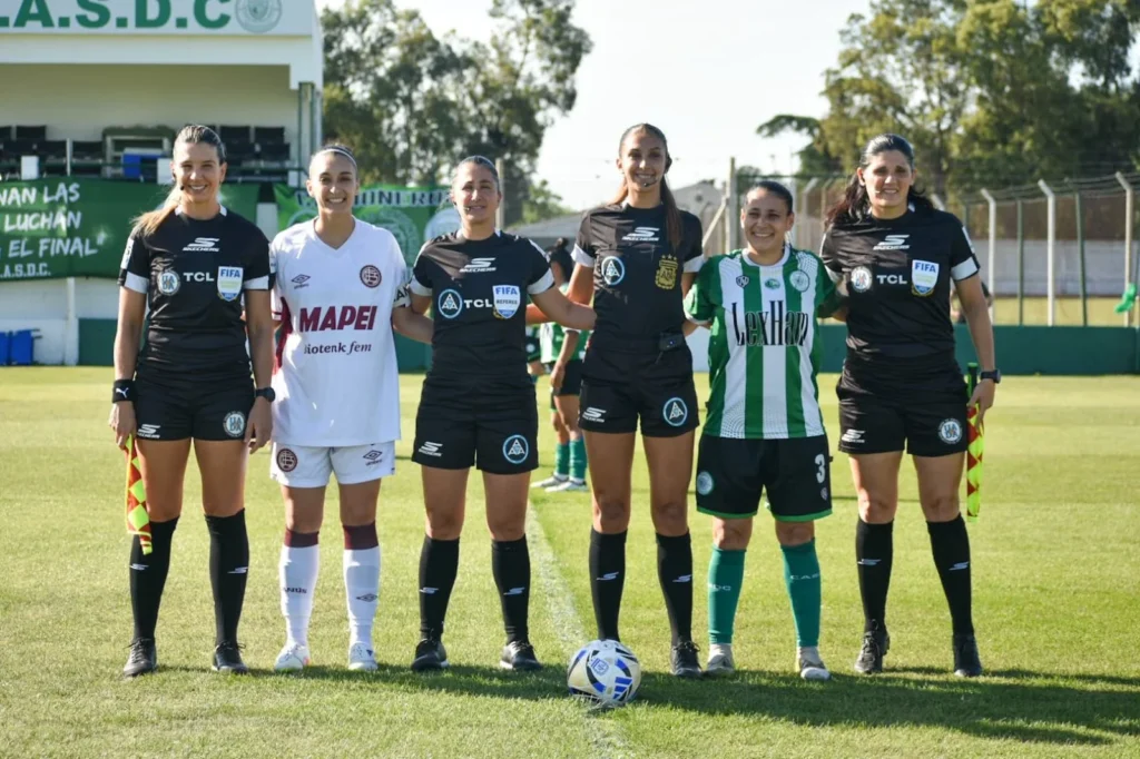 Fútbol femenino vs. Camioneros
