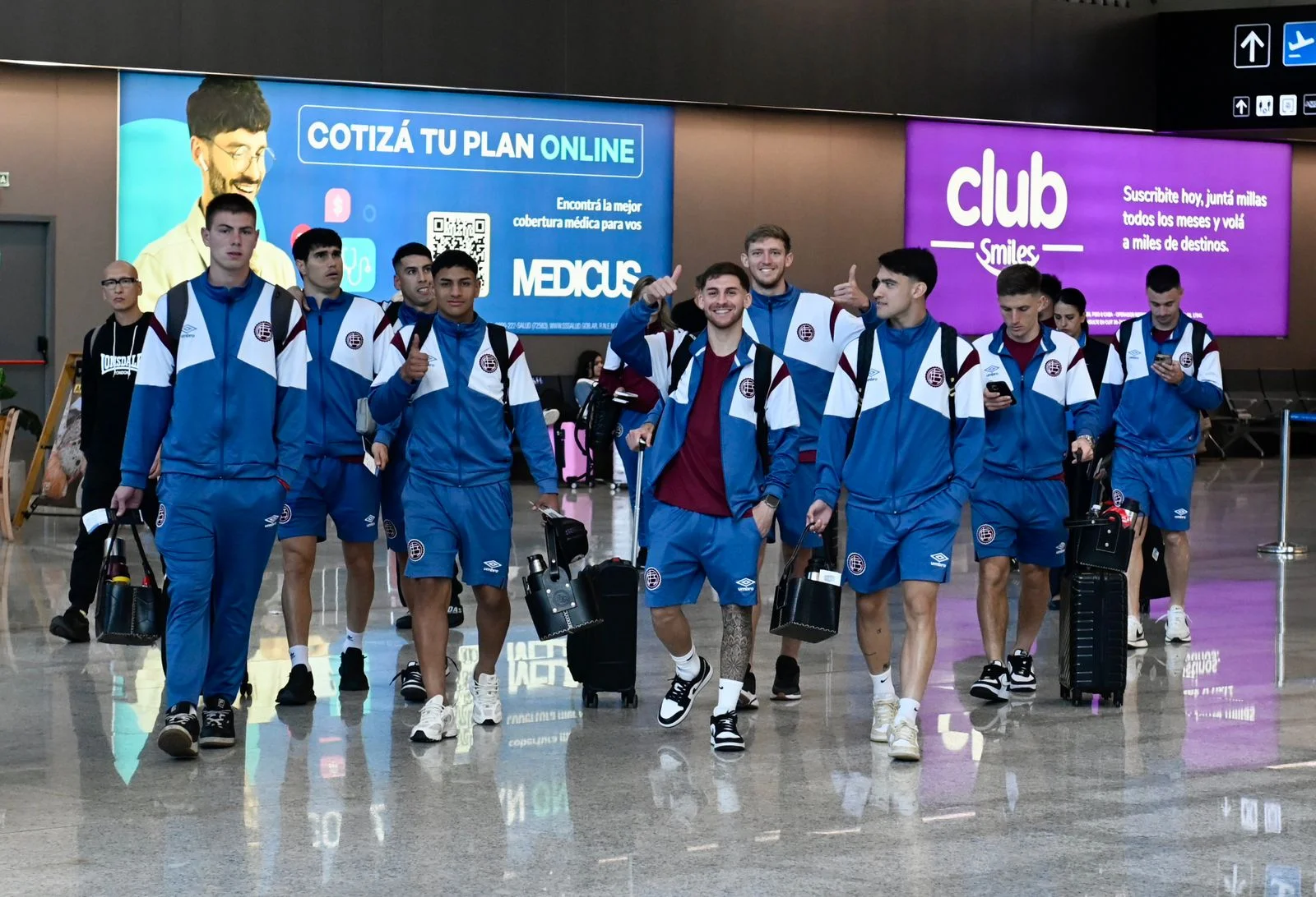 Plantel Lanús viaje