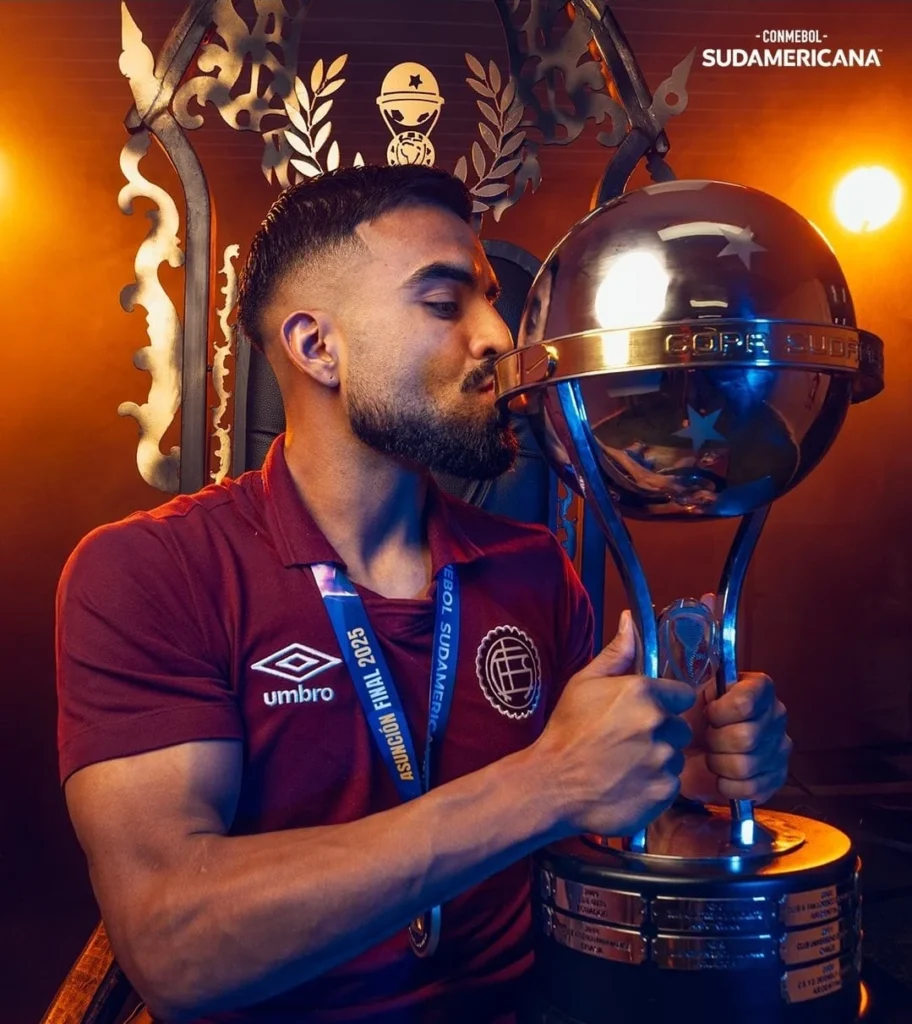 Alexis Canelo con la Sudamericana