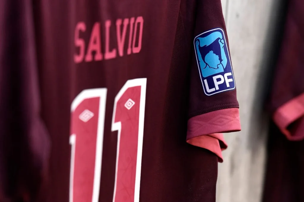 Nueva camiseta granate 2026