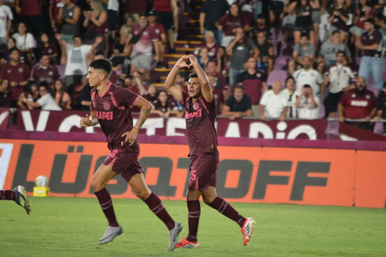 Dylan Aquino Lanús Talleres