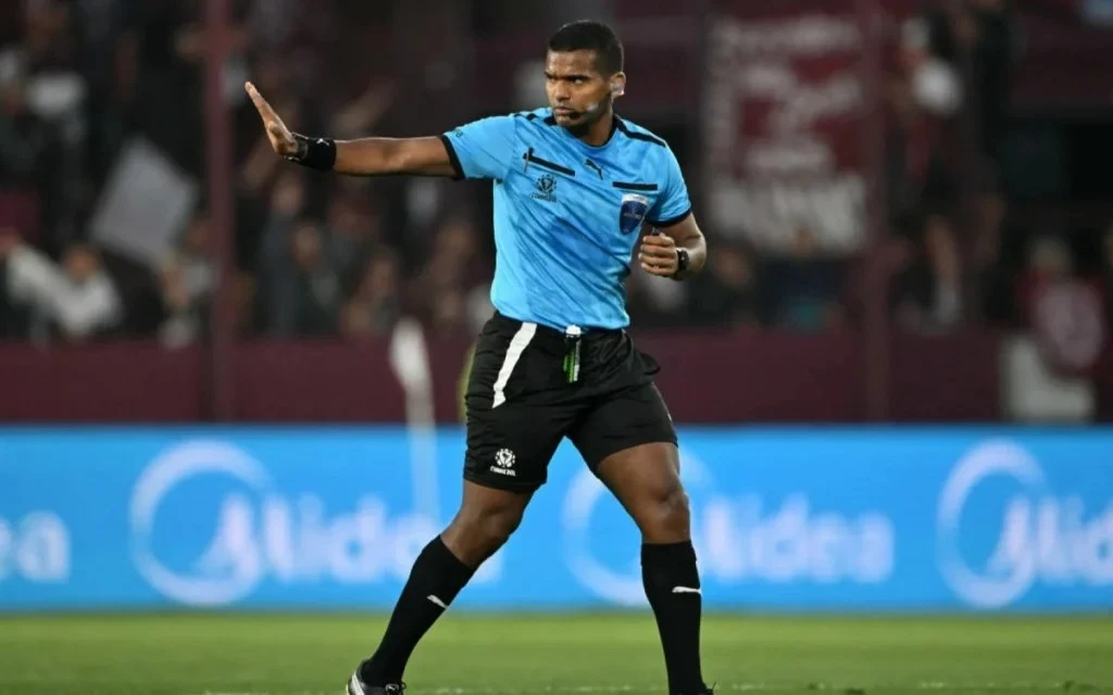 Alexis-Herrera-Árbitro