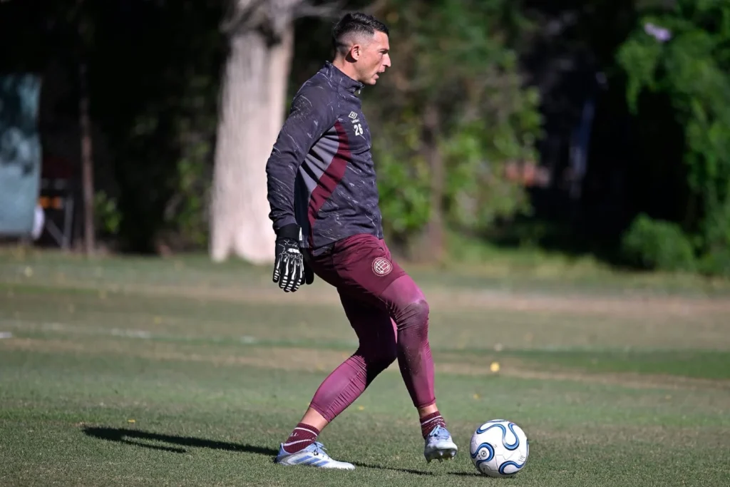 Nahuel Losada entrenamiento de Lanús previo a Mirassol