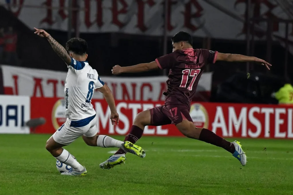 Agustín Medina Lanús Liga de Quito