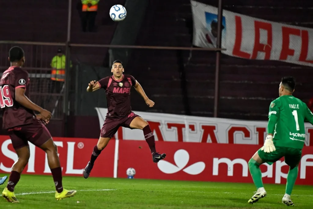 Agustín Cardozo Lanús Liga de Quito