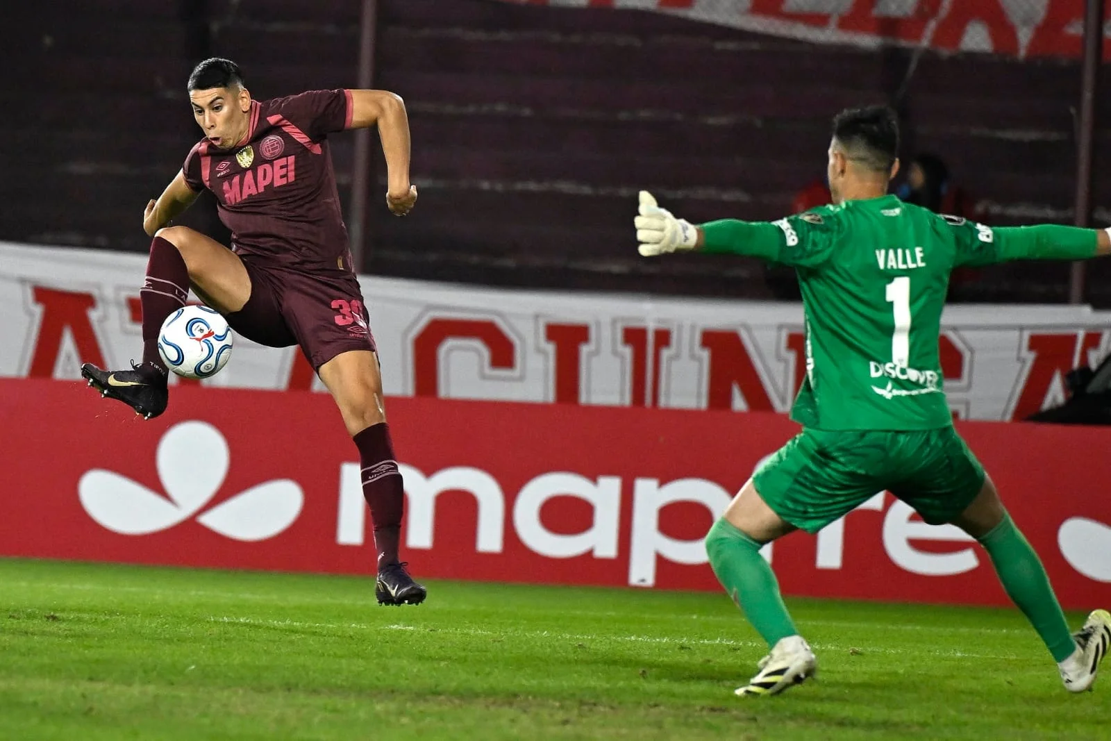 Agustín Cardozo Lanús Liga de Quito