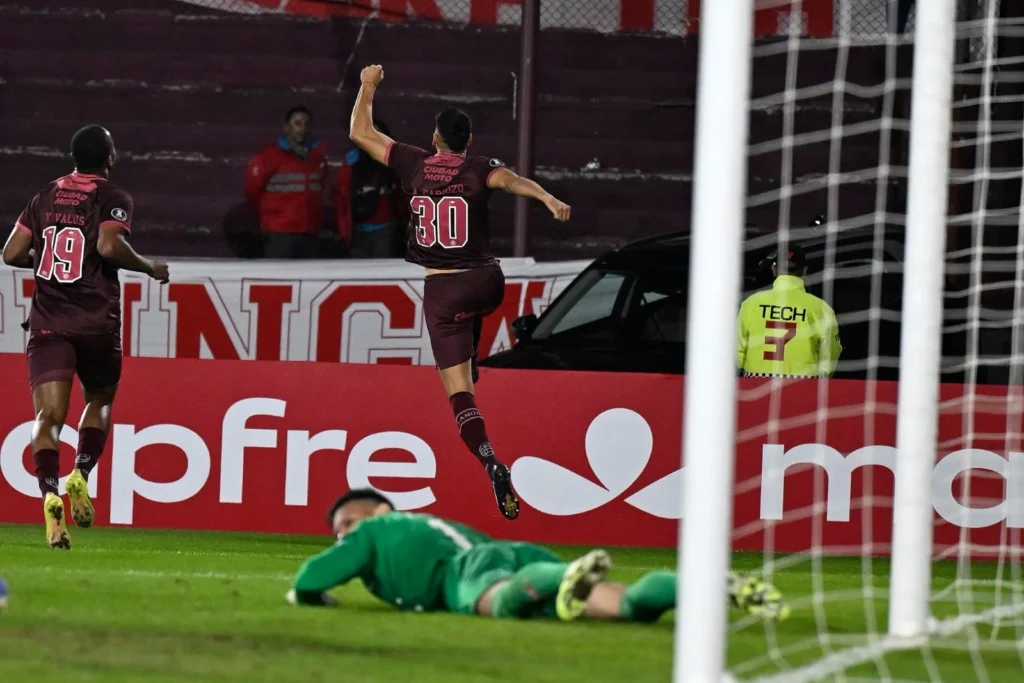 Agustín Cardozo Lanús Liga de Quito