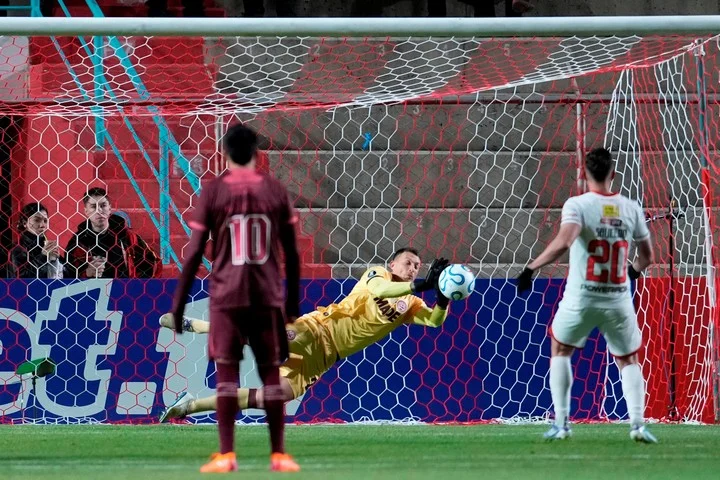 Nahuel Losada penal atajado ante Always Ready