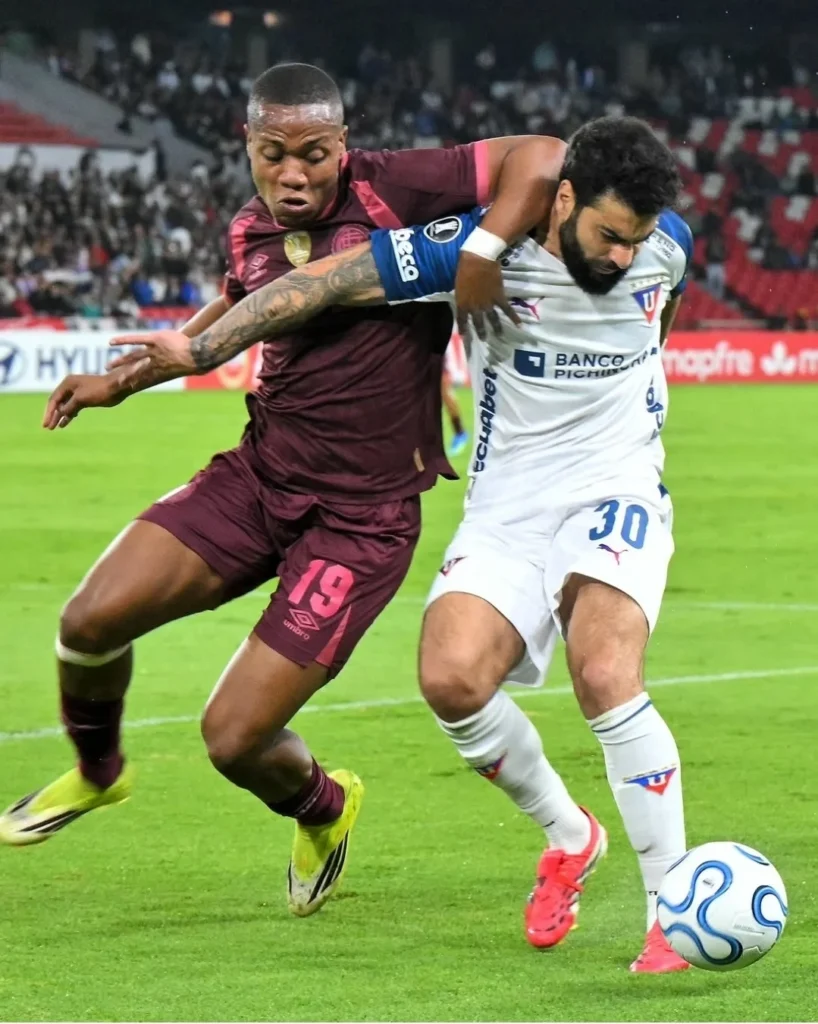 Yoshan Valois Liga de Quito Lanús