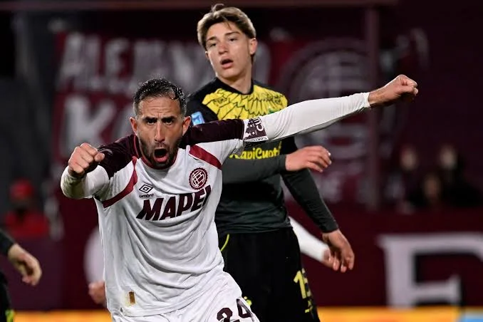 Izquierdoz gol Lanús 1 Defensa 0