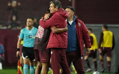 Pellegrino abrazo con Valois