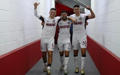 Lautaro Acosta con Marcich y Cardozo
