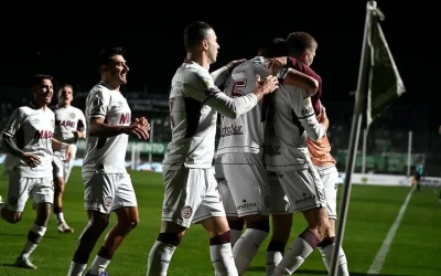 Primera victoria: Lanús venció a Sarmiento en Junín